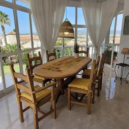 Casa Romero * Caleta De Velez